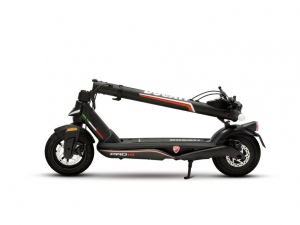 Trotineta electrica Ducati Pro-III semnalizariMotor 350W, autonomie 50 Km, vit max 25 Km/h 