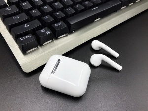 R-PHONES PRO TWS- Bluetooth headset TWS with powerbank. White